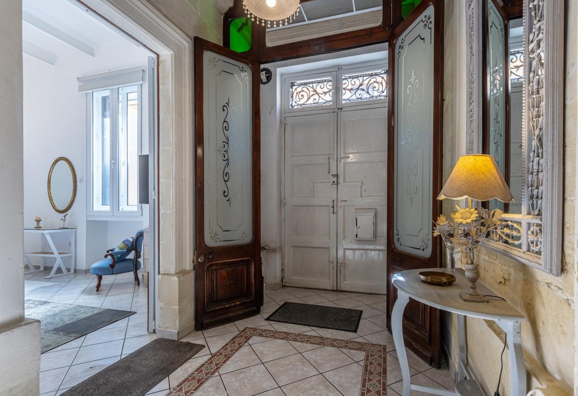 Cozy Carisma Lodging - Central, New And Independent Studio Apartment Слима Экстерьер фото