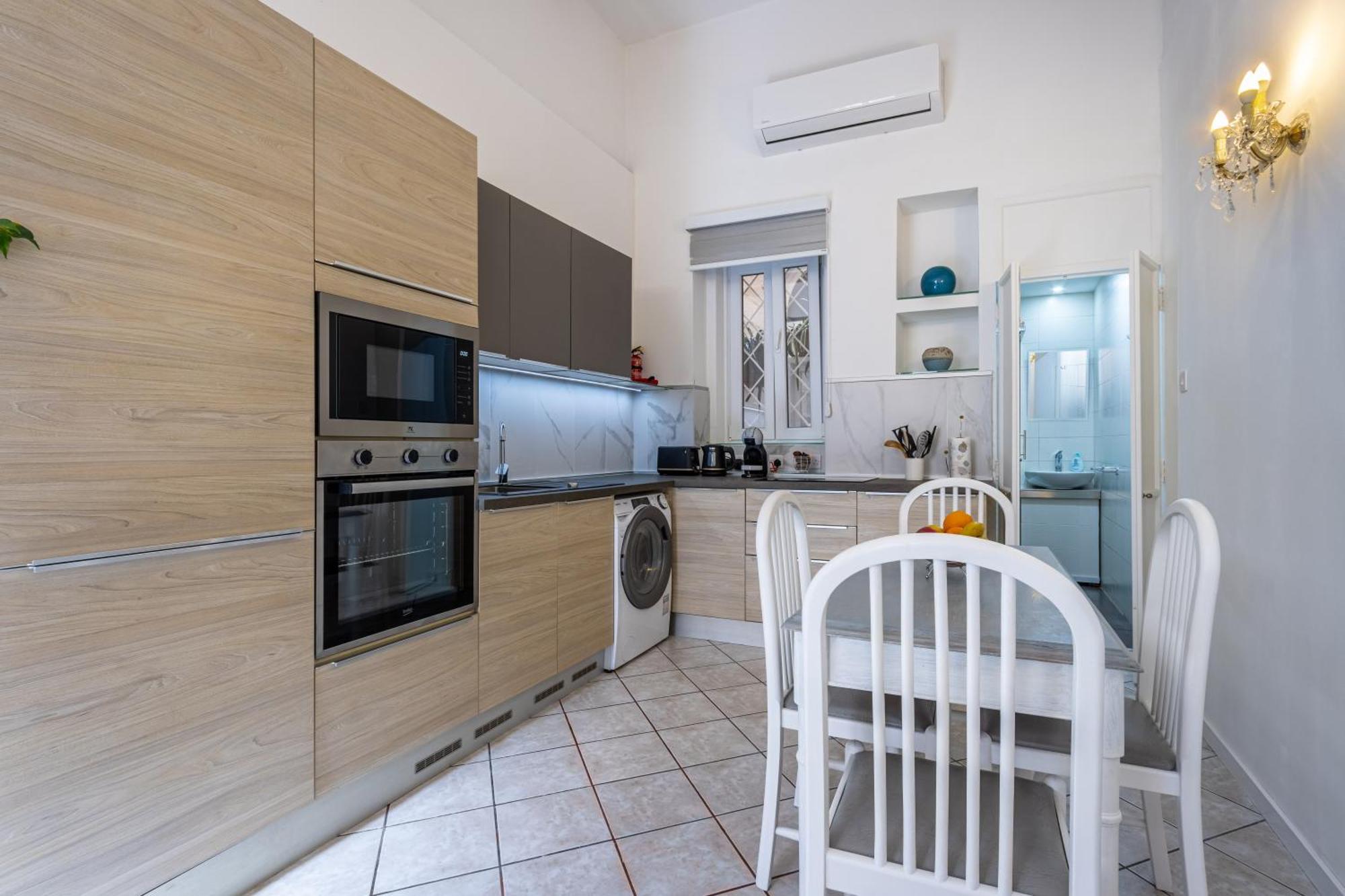 Cozy Carisma Lodging - Central, New And Independent Studio Apartment Слима Экстерьер фото